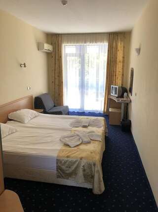 Отель Blue Sky Hotel - All Inclusive Золотые Пески Двухместный номер эконом-класса с 2 отдельными кроватями и балконом-2