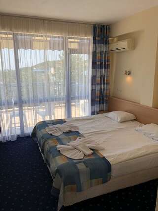 Отель Blue Sky Hotel - All Inclusive Золотые Пески Двухместный номер эконом-класса с 2 отдельными кроватями и балконом-4